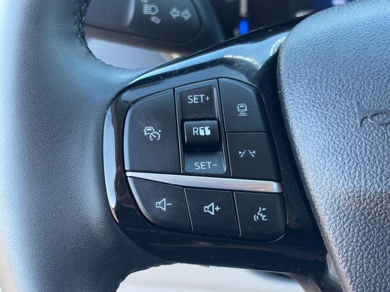 Ford Escape Vehicle Full-screen Gallery Image 17