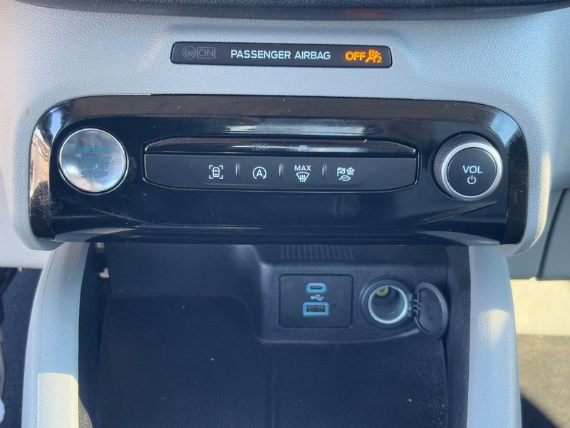 Ford Escape Vehicle Full-screen Gallery Image 23