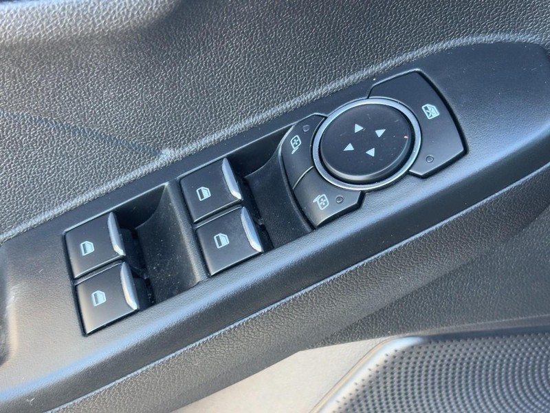 Ford Escape Vehicle Full-screen Gallery Image 24