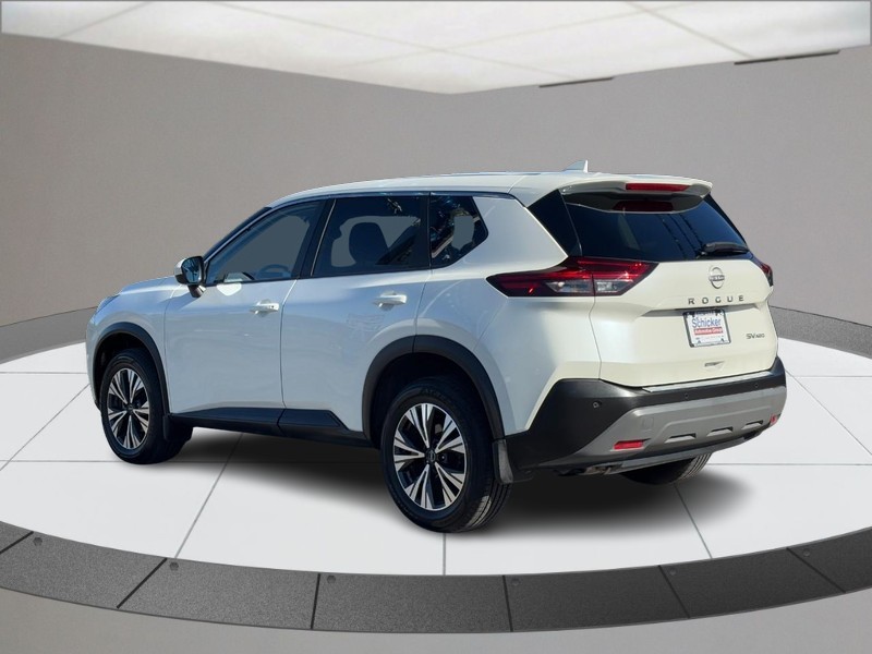 Nissan Rogue Vehicle Full-screen Gallery Image 06