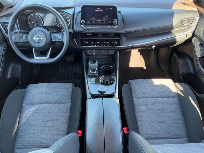 Nissan Rogue Vehicle Full-screen Gallery Image 11