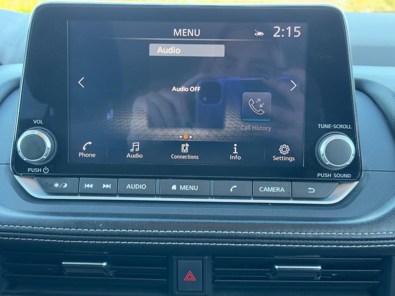 Nissan Rogue Vehicle Full-screen Gallery Image 13