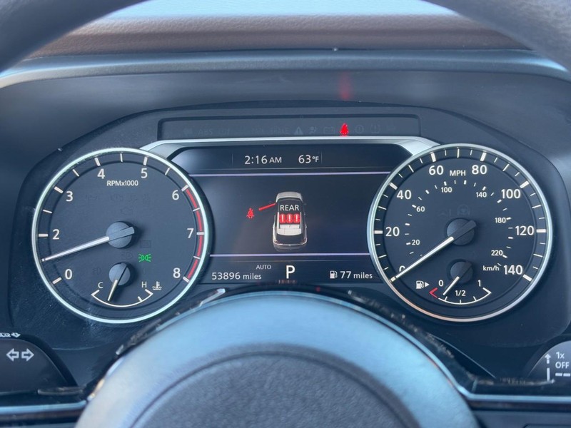 Nissan Rogue Vehicle Full-screen Gallery Image 19