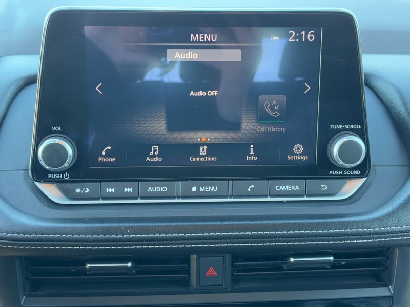 Nissan Rogue Vehicle Full-screen Gallery Image 20