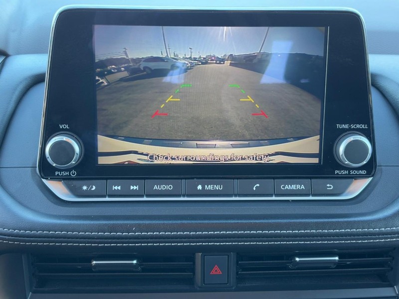 Nissan Rogue Vehicle Full-screen Gallery Image 21