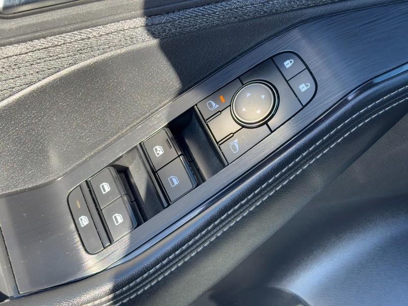 Nissan Rogue Vehicle Full-screen Gallery Image 23