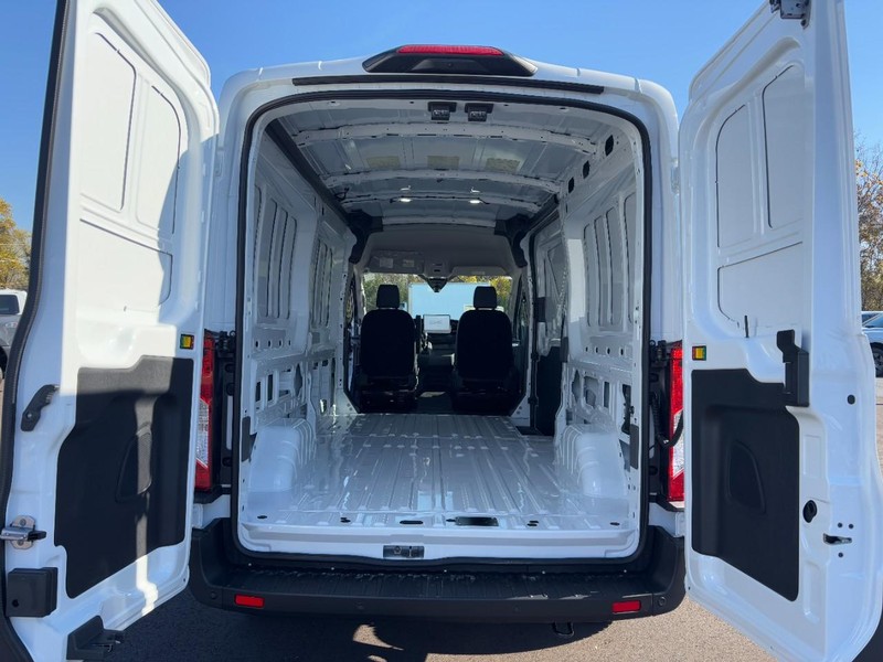 Ford Transit Cargo Van Vehicle Full-screen Gallery Image 05