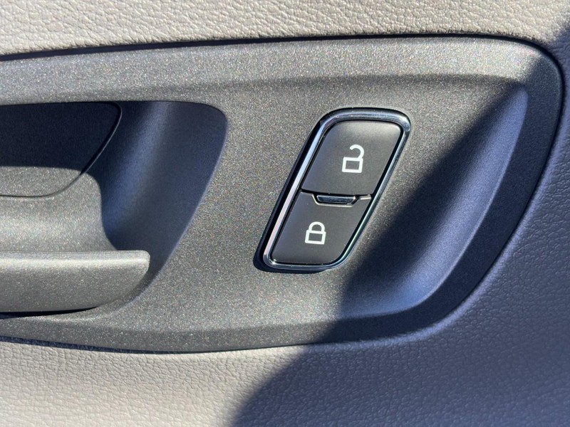 Ford Transit Cargo Van Vehicle Full-screen Gallery Image 15