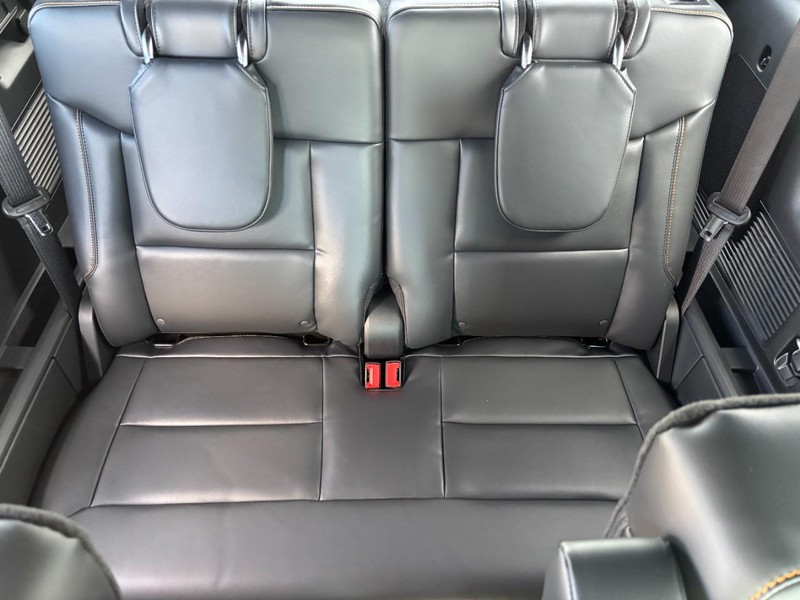 Ford Explorer Vehicle Full-screen Gallery Image 06