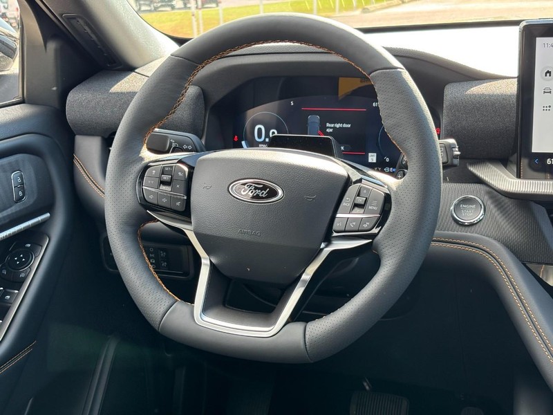 Ford Explorer Vehicle Full-screen Gallery Image 08