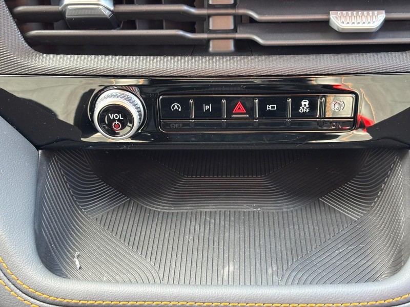 Ford Explorer Vehicle Full-screen Gallery Image 10