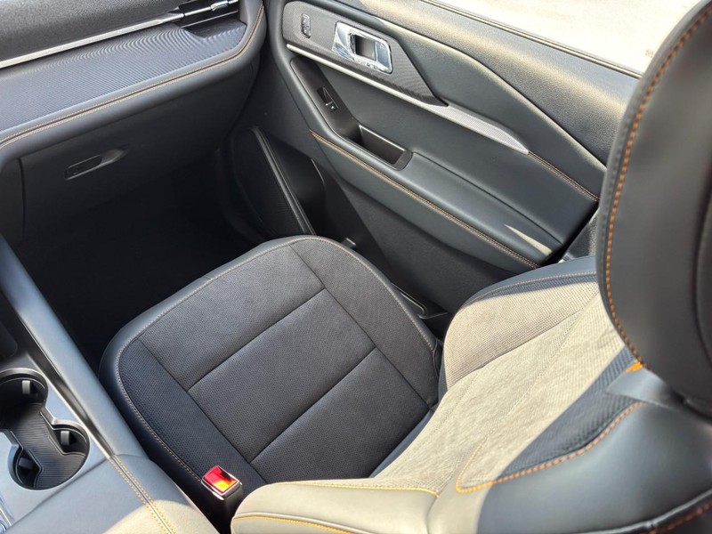 Ford Explorer Vehicle Full-screen Gallery Image 11