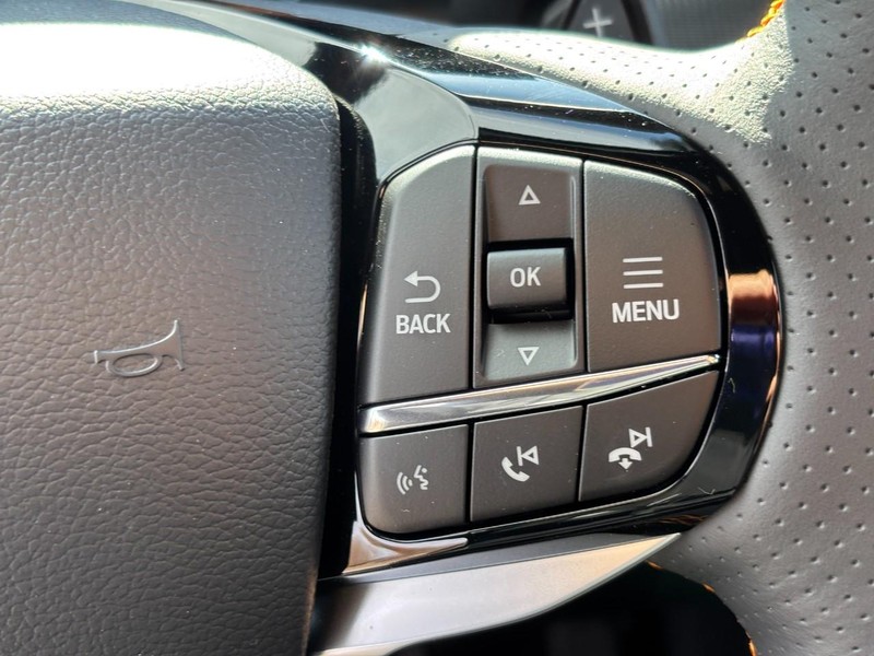 Ford Explorer Vehicle Full-screen Gallery Image 14