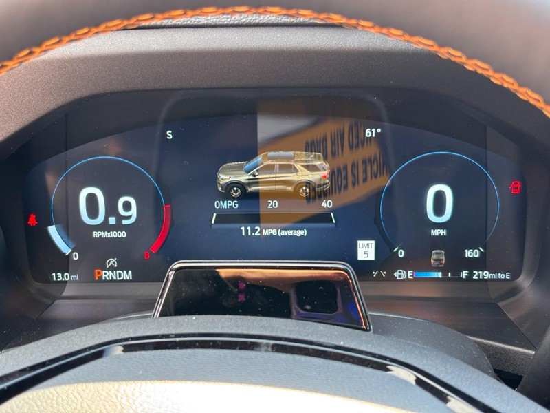 Ford Explorer Vehicle Full-screen Gallery Image 15