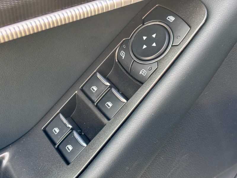 Ford Explorer Vehicle Full-screen Gallery Image 20