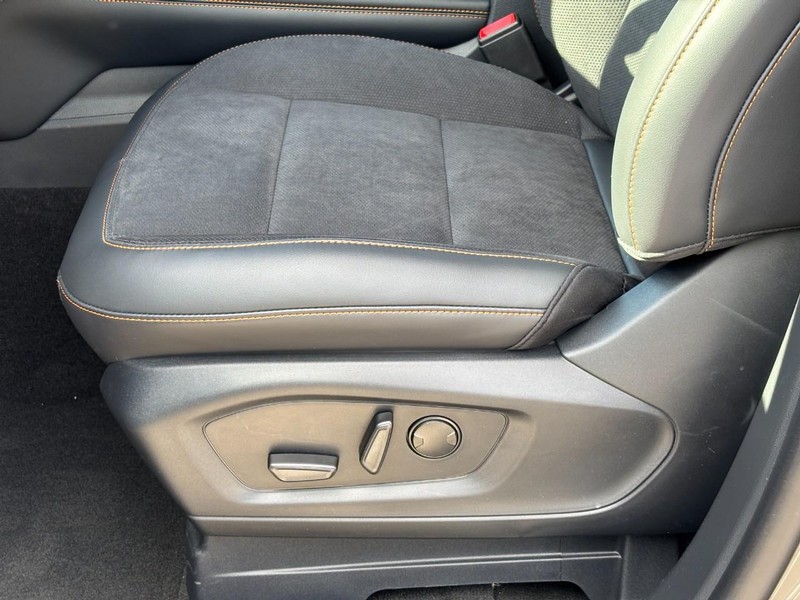 Ford Explorer Vehicle Full-screen Gallery Image 22