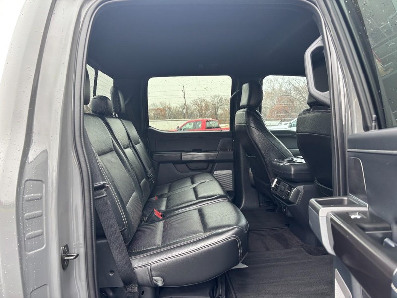 Ford F-150 Vehicle Full-screen Gallery Image 10