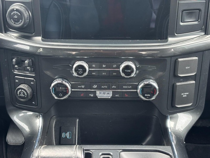 Ford F-150 Vehicle Full-screen Gallery Image 14