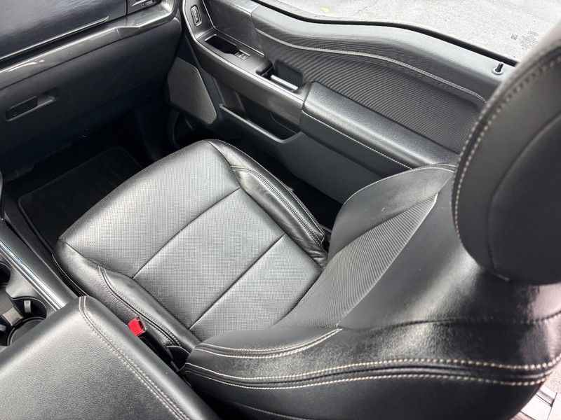 Ford F-150 Vehicle Full-screen Gallery Image 15