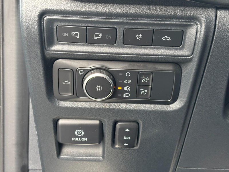 Ford F-150 Vehicle Full-screen Gallery Image 16