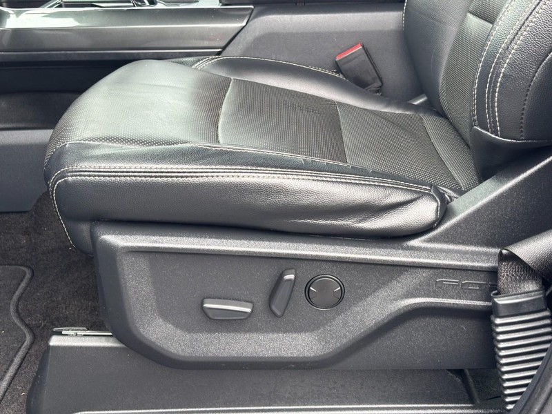 Ford F-150 Vehicle Full-screen Gallery Image 25