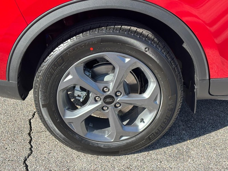 Ford Escape Vehicle Full-screen Gallery Image 04