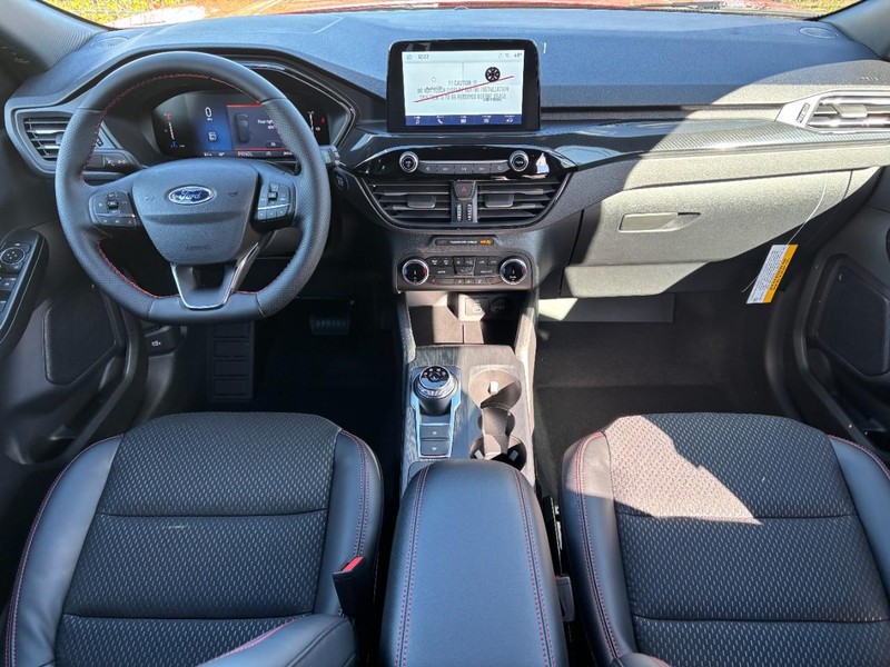 Ford Escape Vehicle Full-screen Gallery Image 06