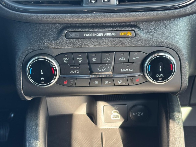 Ford Escape Vehicle Full-screen Gallery Image 09