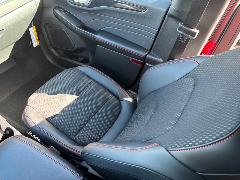 Ford Escape Vehicle Full-screen Gallery Image 10