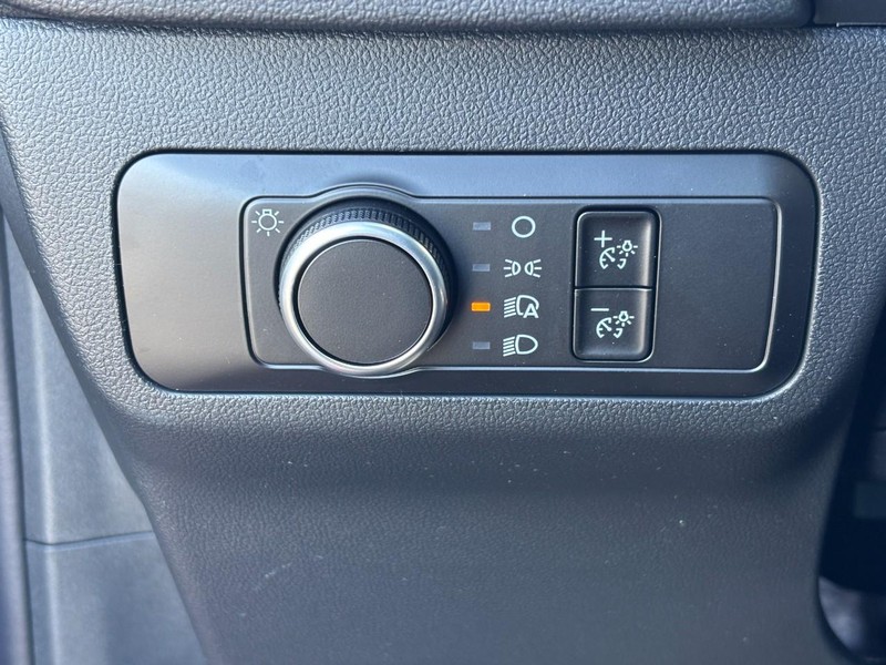 Ford Escape Vehicle Full-screen Gallery Image 11