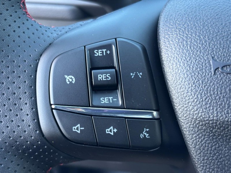 Ford Escape Vehicle Full-screen Gallery Image 12