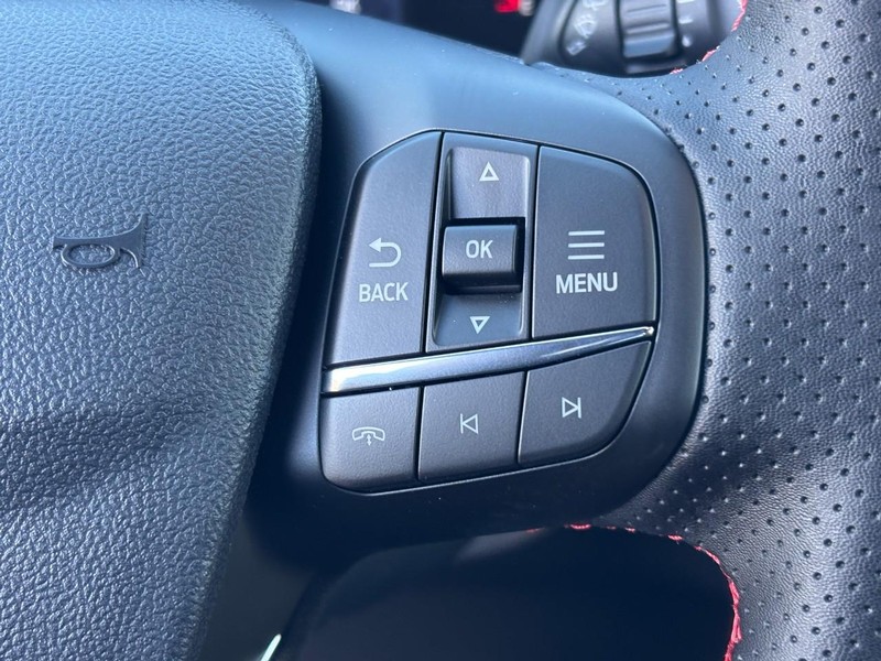 Ford Escape Vehicle Full-screen Gallery Image 13