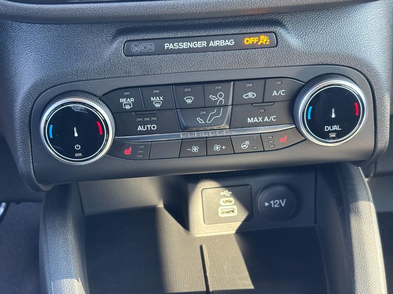 Ford Escape Vehicle Full-screen Gallery Image 17