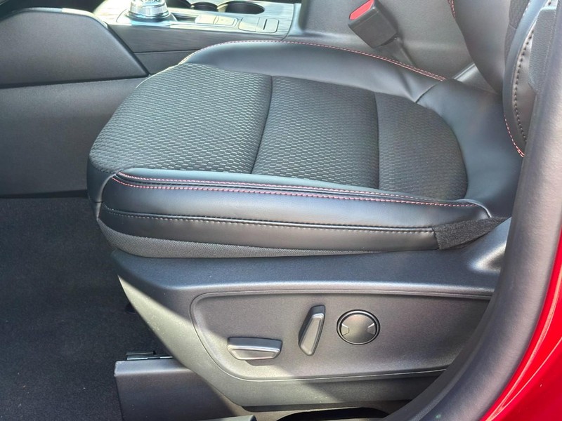 Ford Escape Vehicle Full-screen Gallery Image 20