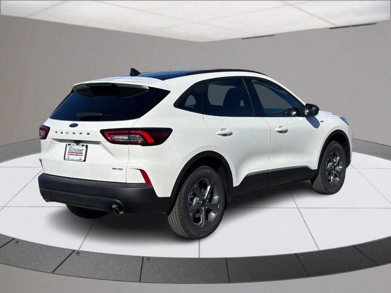 Ford Escape Vehicle Full-screen Gallery Image 03