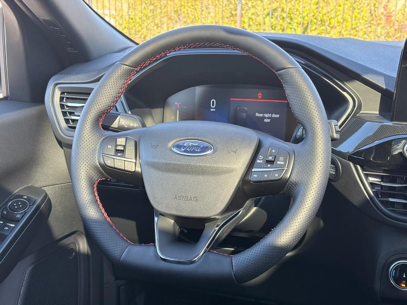 Ford Escape Vehicle Full-screen Gallery Image 07