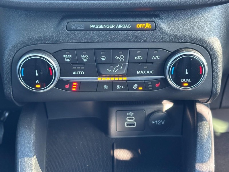 Ford Escape Vehicle Full-screen Gallery Image 09