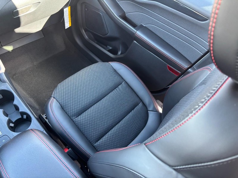 Ford Escape Vehicle Full-screen Gallery Image 10