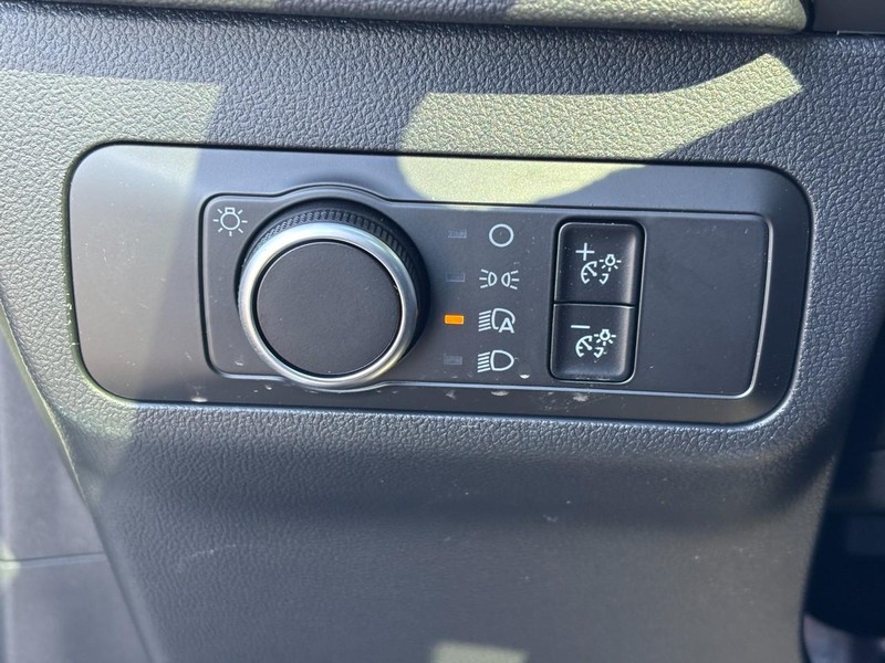 Ford Escape Vehicle Full-screen Gallery Image 11