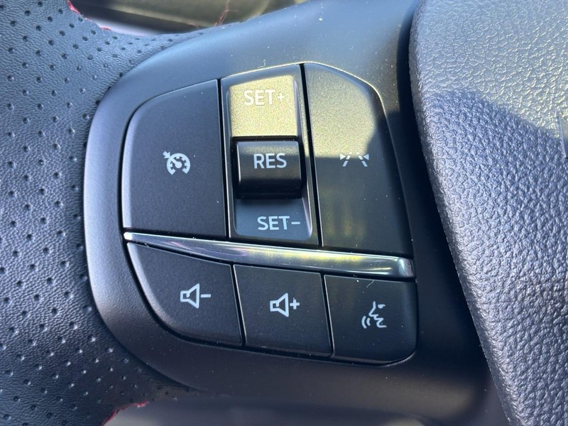 Ford Escape Vehicle Full-screen Gallery Image 12