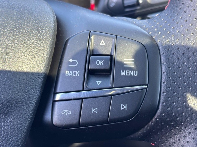 Ford Escape Vehicle Full-screen Gallery Image 13