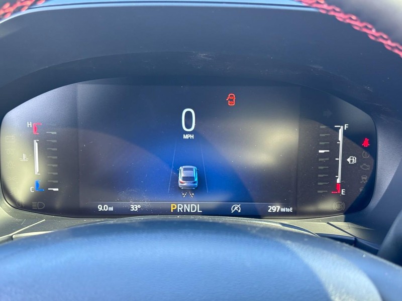 Ford Escape Vehicle Full-screen Gallery Image 14