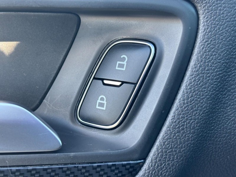 Ford Escape Vehicle Full-screen Gallery Image 19