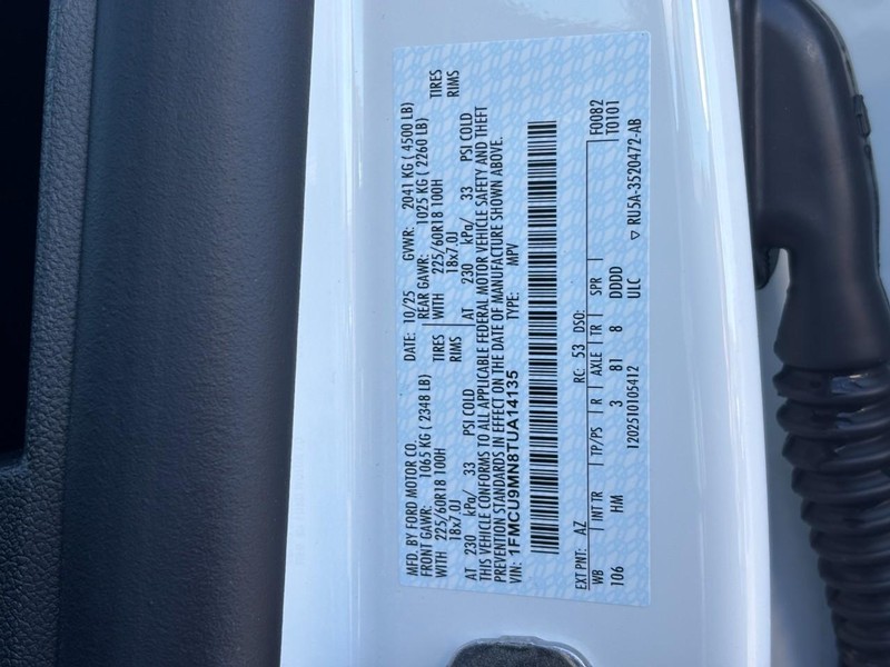 Ford Escape Vehicle Full-screen Gallery Image 22