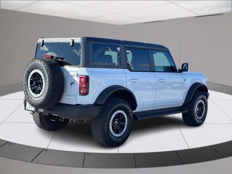 Ford Bronco Vehicle Full-screen Gallery Image 03