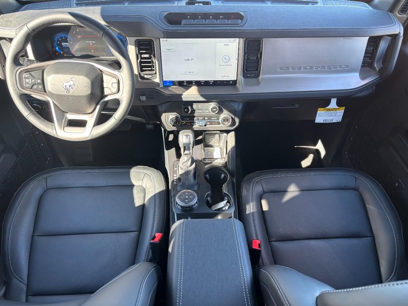 Ford Bronco Vehicle Full-screen Gallery Image 06