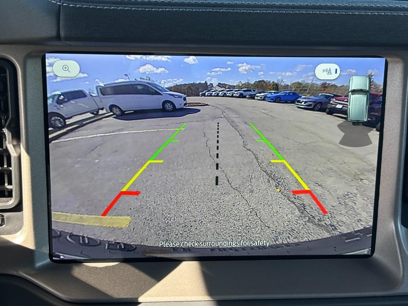 Ford Bronco Vehicle Full-screen Gallery Image 16