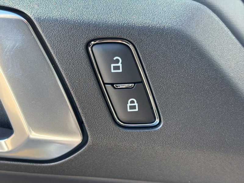 Ford Bronco Vehicle Full-screen Gallery Image 19