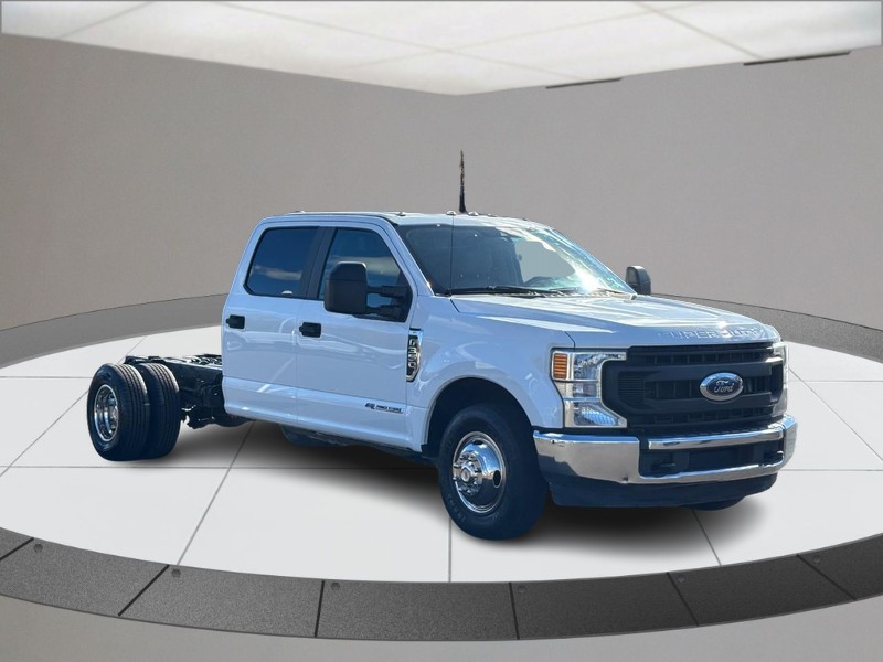 Ford Super Duty F-350 DRW Vehicle Full-screen Gallery Image 02