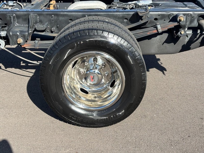 Ford Super Duty F-350 DRW Vehicle Full-screen Gallery Image 06